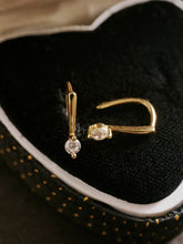 10K Solid Gold Lumière Diamond Earrings - CAMELLIA Single